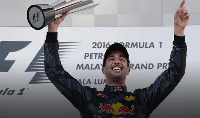 Malezya'da zafer Daniel Ricciardo'nun