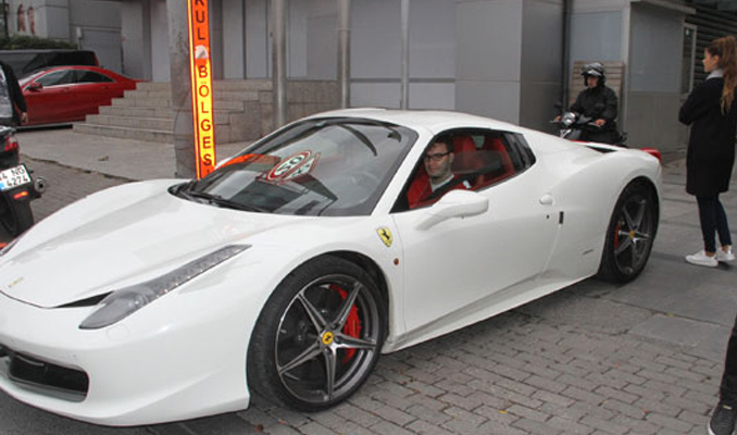 Mustafa Ceceli'den 'emanet Ferrari' yalanı