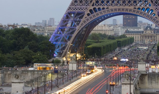 Paris'te o plakalı araçlar trafikten men edildi!