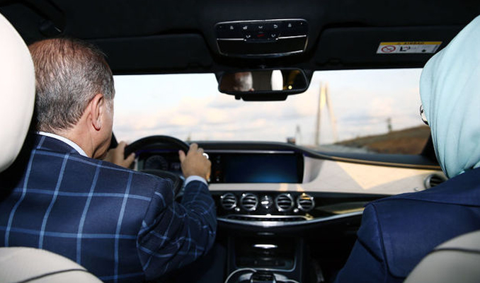 Erdoğan kendi kullandığı araçla 3. Köprü'den geçti