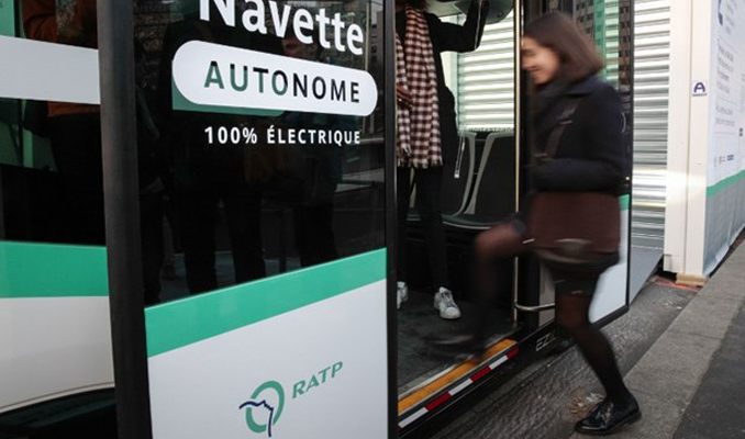 Sürücüsüz otobüsler Paris'te trafiğe çıktı