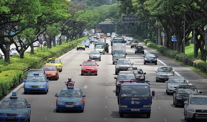 Singapur'da yeni otomobillerin trafiğe çıkışı yasaklandı
