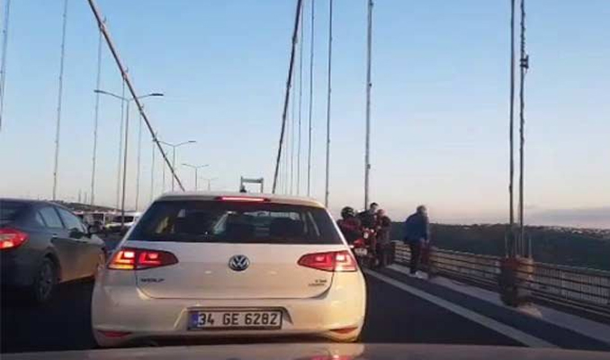 Köprüde intihar girişimi! Trafik kilit...