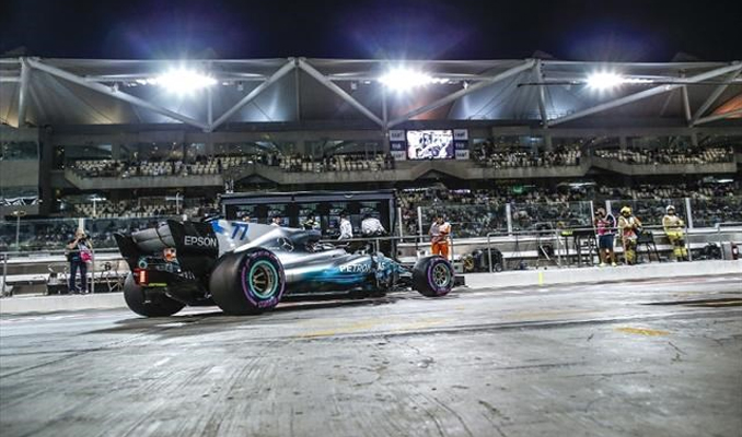 Formula'da sezonun son yarışında Mercedes'ten duble