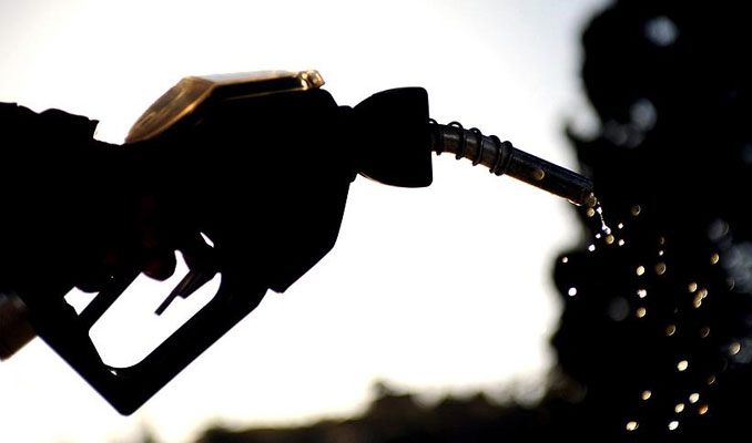 Bir depo benzin ilk kez 300 lirayı geçti