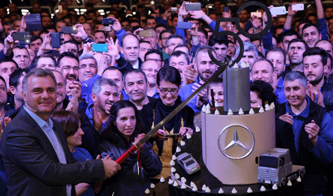 Mercedes-Benz Türk 50. yılını çalışanları ile kutladı
