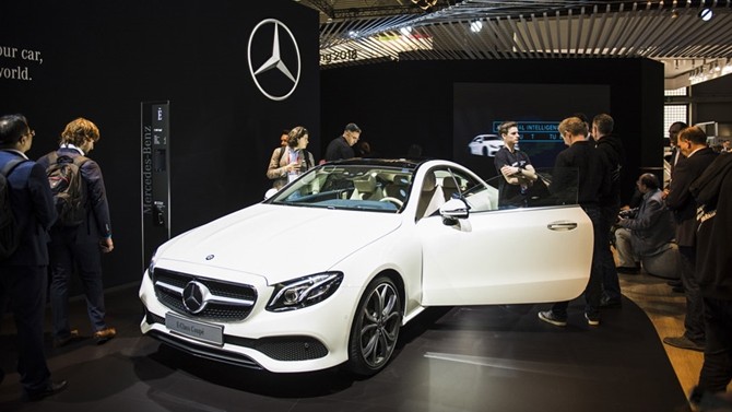 Mercedes-Benz, dijital yeniliklerini Barcelona'da tanıttı