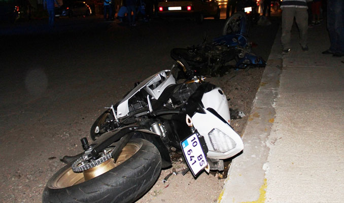 Feci motosiklet kazası: 2 ölü 1 ağır yaralı