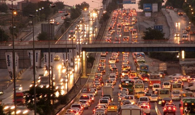 İstanbul trafiği zirveyi zorluyor