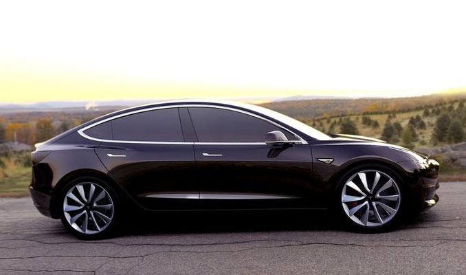 Tesla Model 3'ün ilk fotoğraflarını paylaştı