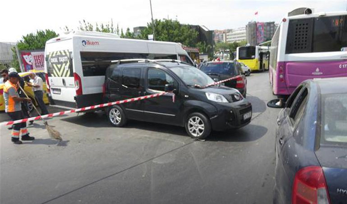 Kadıköy'de zincirleme kaza! 8 araç birbirine girdi
