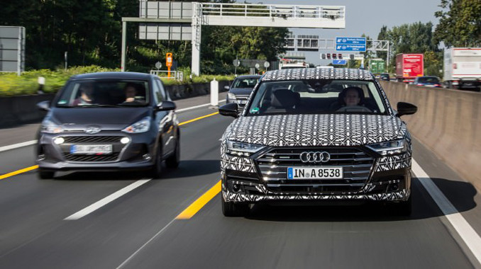 Audi'den sıkışık trafikte ilginç çözüm!