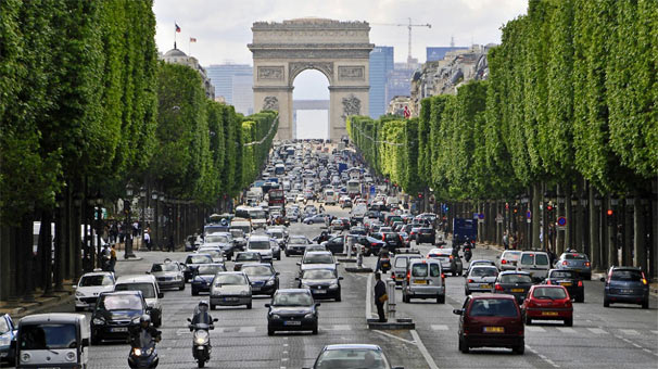 Paris'in merkezi trafiğe kapatılacak