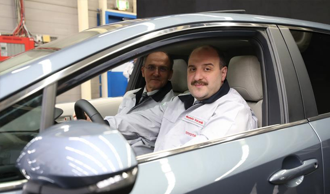 Türkiye'de üretilecek o otomobili bakan Varank test etti