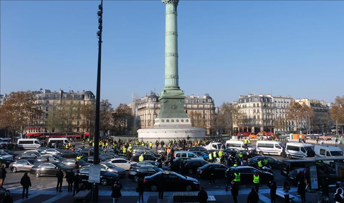 Fransa'da akaryakıt zammı protesto edildi