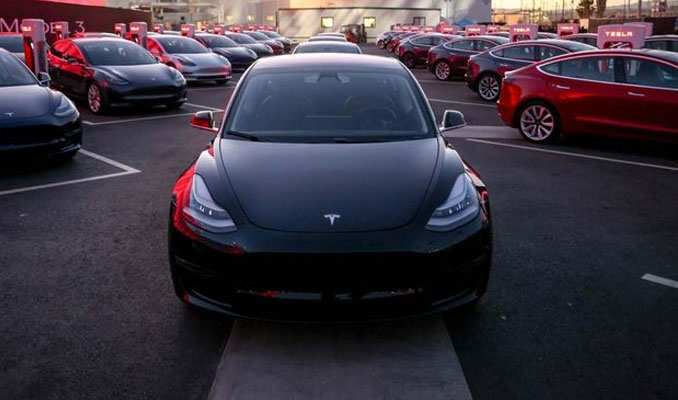 Tesla'nın 78 bin dolarlık lüks modeli geliyor