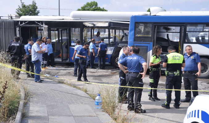 Ankara'da iki belediye otobüsü çarpıştı: 1 ölü, 16 yaralı