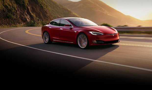 Ölümcül kazada Tesla aracının bataryası iki kez alev aldı