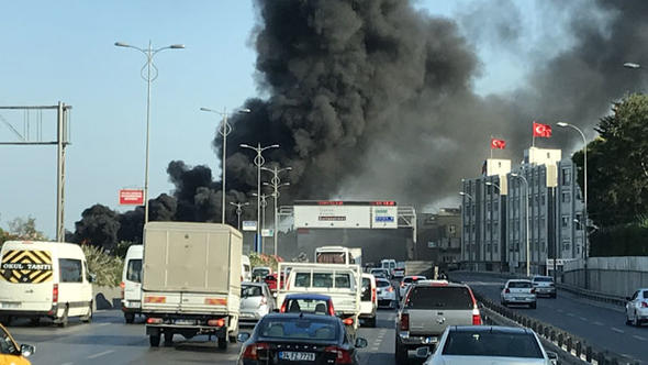 İstanbul'un işlek güzergahında otobüs yangını