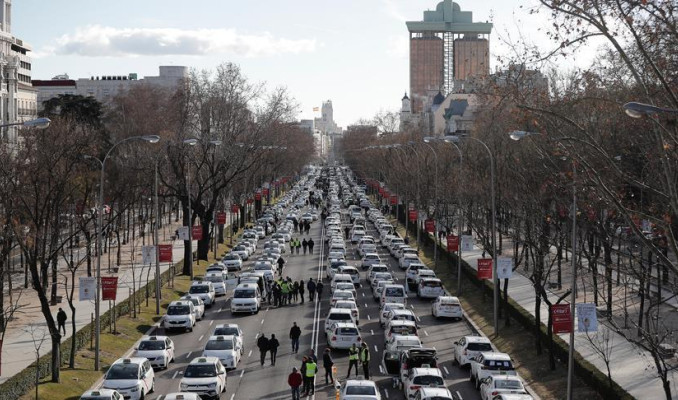 Madrid'te Uber krizi! Taksicilerden işgal eylemi
