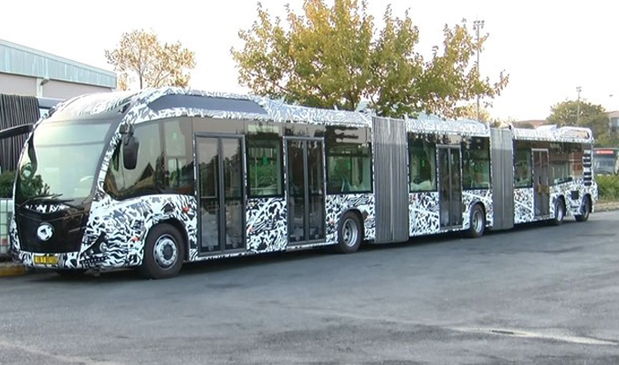 İstanbul'un yeni metrobüsü test sürüşünde