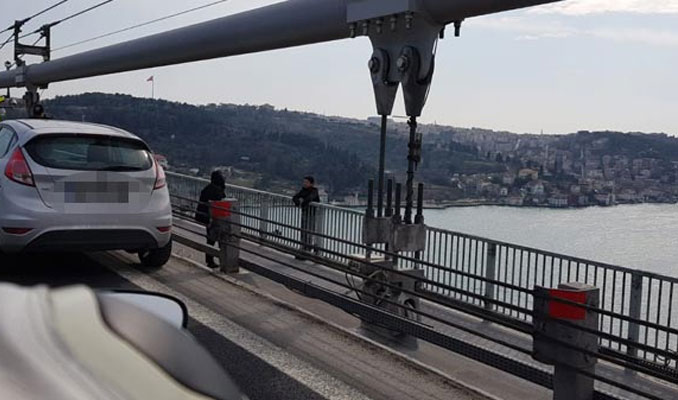 Köprüde intihar girişimi! Trafik yoğunluğu yaşanıyor