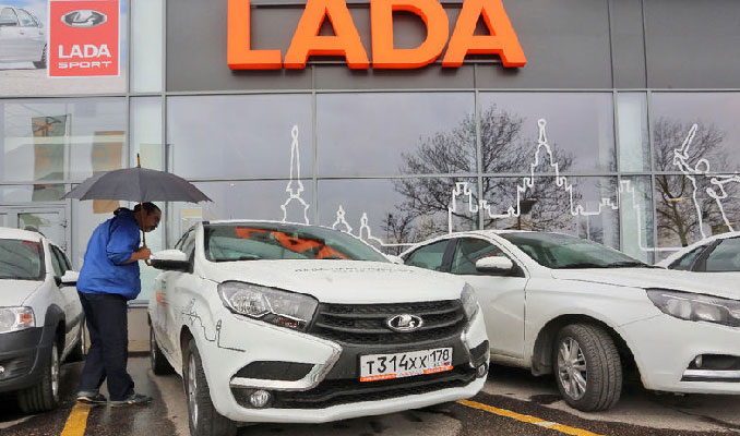 Rus otomotivine vergi darbesi: Satışlar 2 yılın dibinde