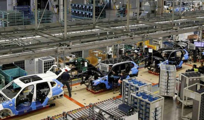 BMW içten yanmalı motor üretimini İngiltere'ye taşıyor