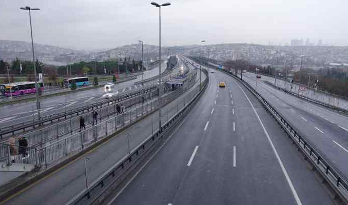 İstanbul'da tarihi görüntü: Trafik yoğunluğu yüzde 1