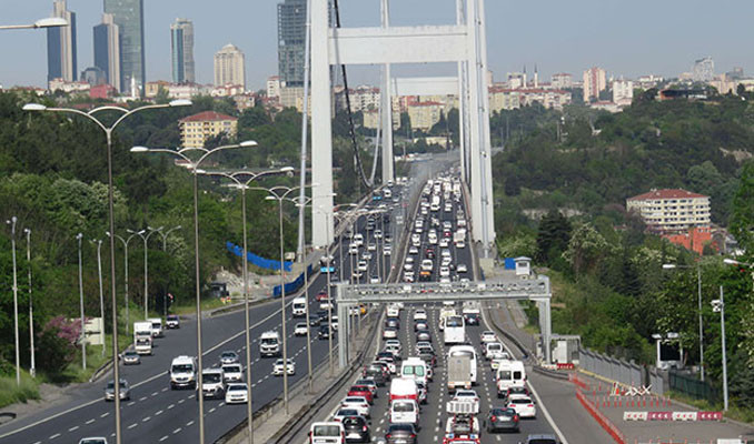 İstanbul'da boğaz köprülerinde trafik yoğunluğu 