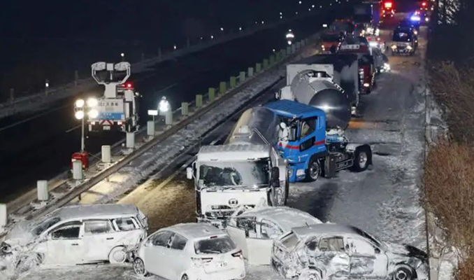 Japonya'da zincirleme kaza: 134 araç birbirine girdi