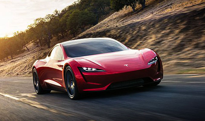 Musk, Tesla Roadster'i anlattı: Yerden havalanacak! Roket motorları olacak