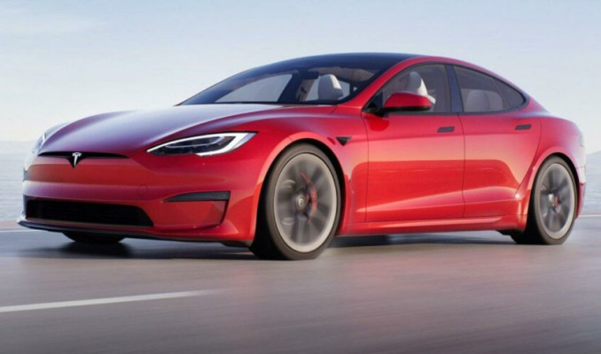 Elon Musk, en hızlı elektrikli aracını tanıttı