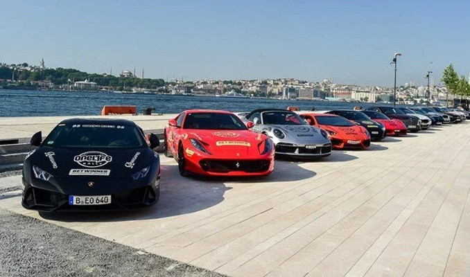 Otomobil tutkunları Galataport İstanbul’da buluştu