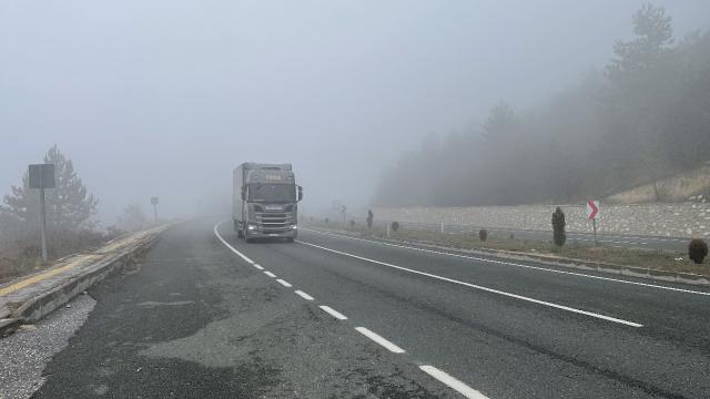 Sürücüler dikkat! Ilgaz Dağı kesimini sis kapladı