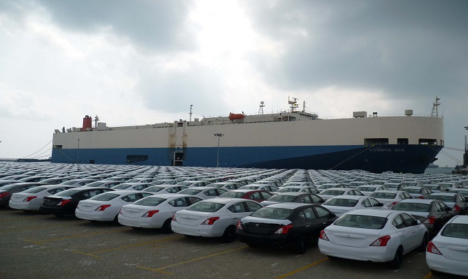 Tüketicileri zam telaşı sardı: Otomobiller gemide satıldı