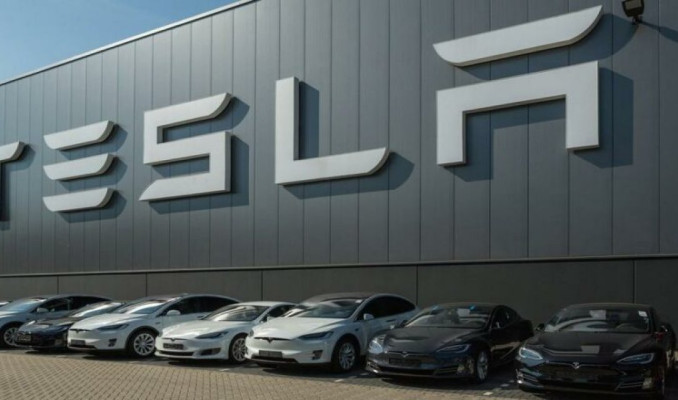 Tesla'da şok: Üst düzey isim istifa etti