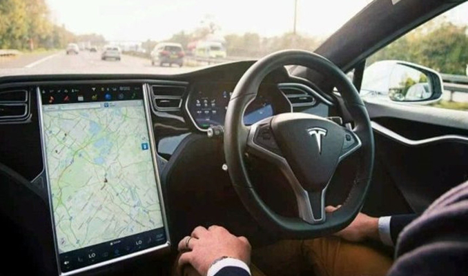Tesla, ilk 'otopilot' davasını kazandı