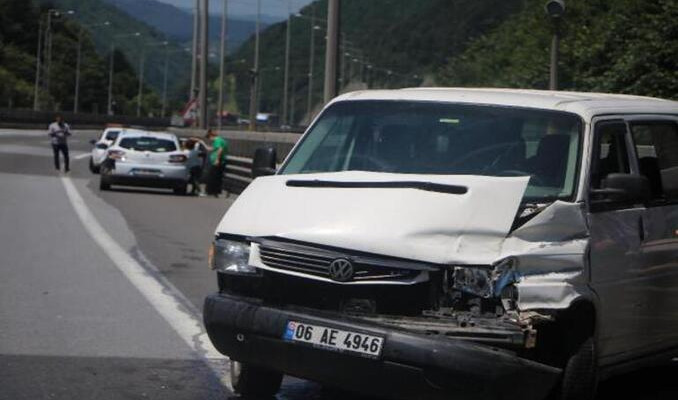 Anadolu Otoyolu'nda zincirleme kaza: 14 araç karıştı