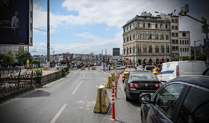 Galata Köprüsü'ndeki çalışma trafiğe neden oldu!