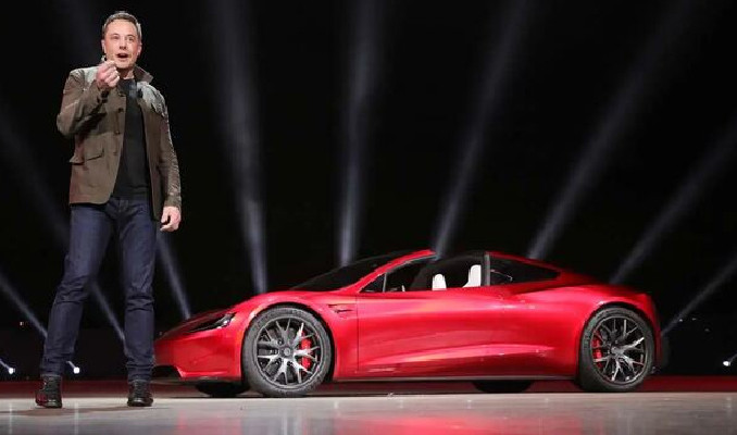 Elon Musk, yeni Tesla Roadster için tarih verdi!