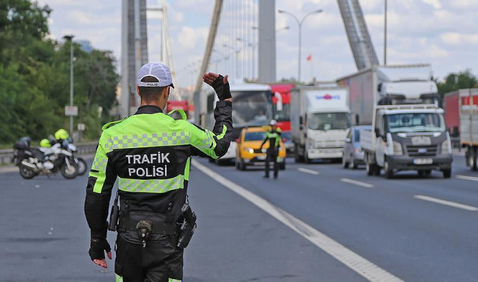 İstanbul’da mitingden dolayı bazı yollar trafiğe kapatıldı