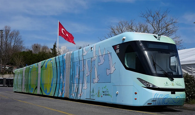 İstanbul'da elektrikli metrobüs heyecanı