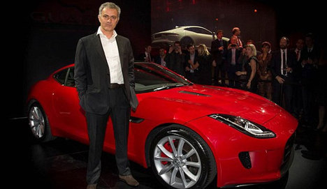 Mourinho Jaguar F-type R modeli arabasını aldı