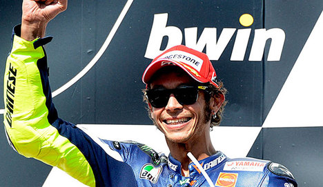 Rossi Yamaha'ya ilk galibiyeti getirdi