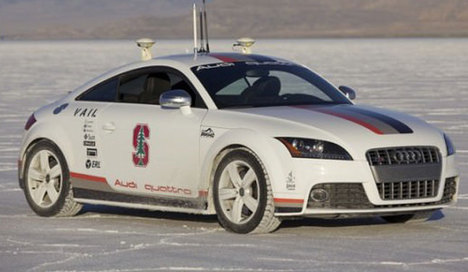 Audi sürücüsüz araçlarını test ediyor