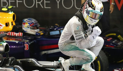 ​Lewis Hamilton seriye bağladı
