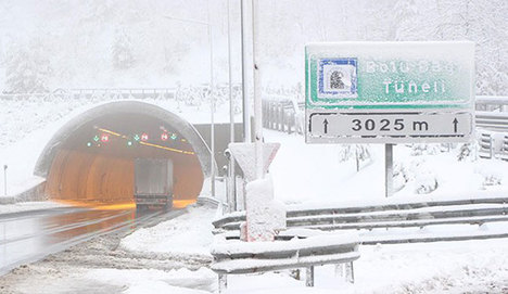 Bolu Dağı'nda kar yüzünden kazalar meydana geldi