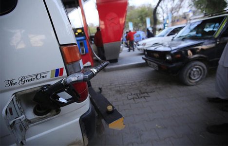 Pakistan'da benzin sorunu