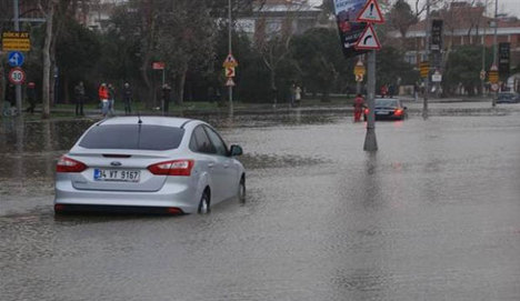 Dikkat! İstanbul'da sahil yolunu kullanmayın